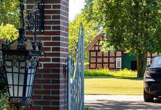 Tor zum "Pferde"- Glück