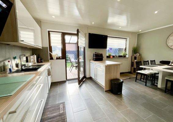 Wohnküche mit Zugang zum Südgarten