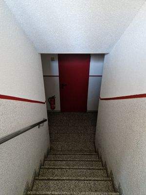 9 Treppe zum Kellergeschoss.jpg