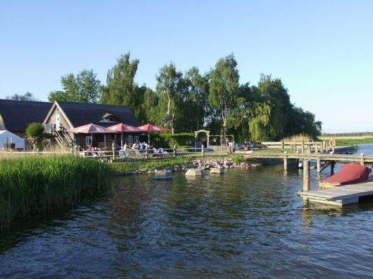 Drei Seiten Wasser um die Halbinsel Gnitz