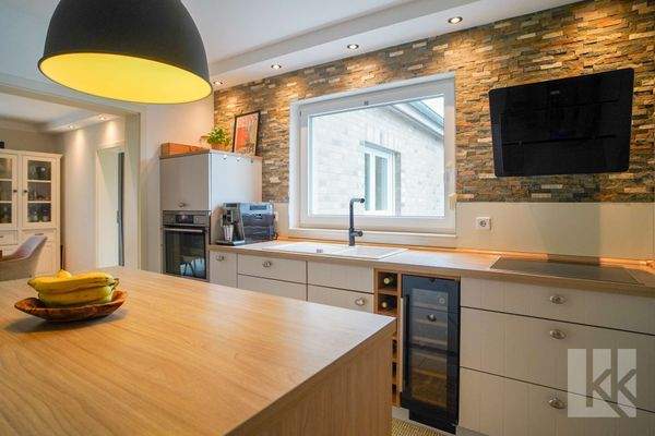 Teiloffene Küche mit...