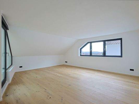 Geräumiges Schlafzimmer