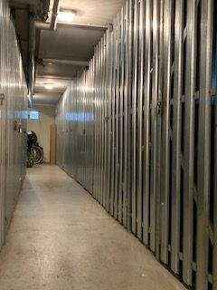 Ein Abteil im Kellergang