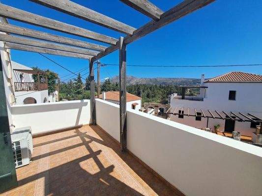 Kreta, Douliana: Renoviertes Steinhaus mit Pool und Garten zu verkaufen