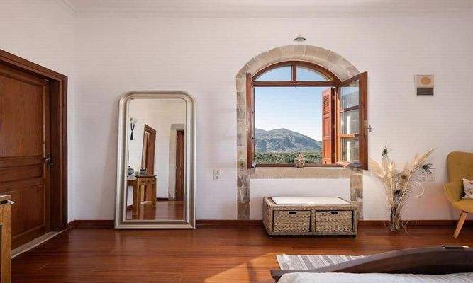 Kreta, Kournas: Luxuriöse Steinvilla mit Meer- und Bergblick