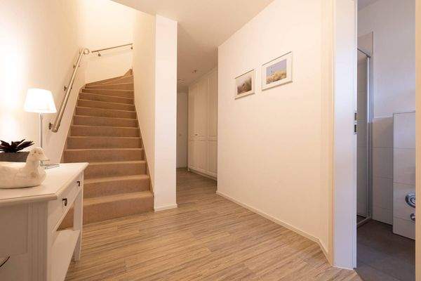 Flur und Treppe nach oben