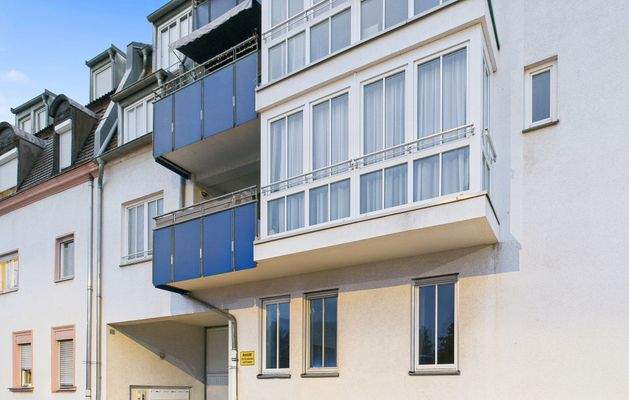 Außenansicht mit Balkon