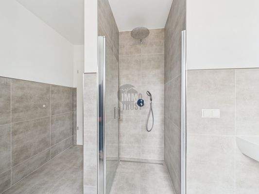 Edle Dusche im Badezimmer