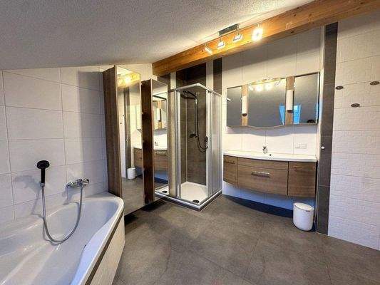 Bad Dachgeschosswohnung Schwoich ISI Immobilien Ir