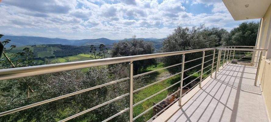 Kreta, Skalani: Gebäude mit 2 Wohnungen in toller Lage zu verkaufen