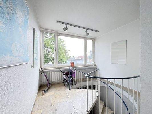 Spindeltreppe seitl. Gebäude