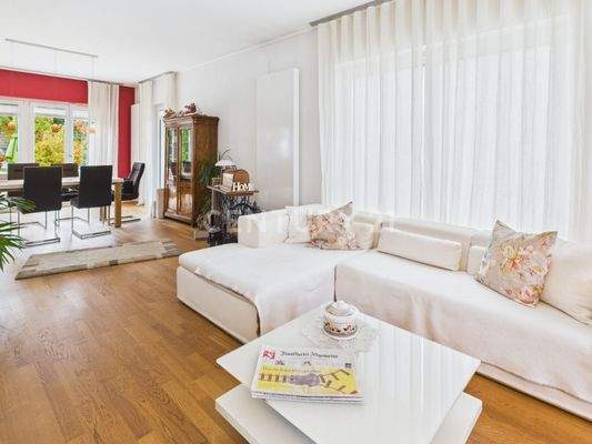 Wohnbereich mit Blick zum Essbereich