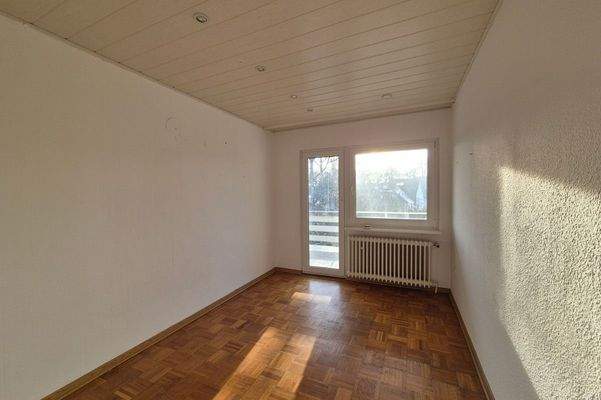 Kinderzimmer mit Zugang Balkon