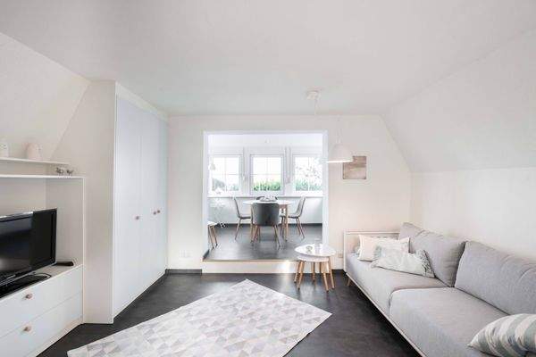 Wohnraum mit Blick auf Essbereich