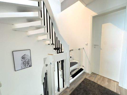 Flur // Treppe ins OG