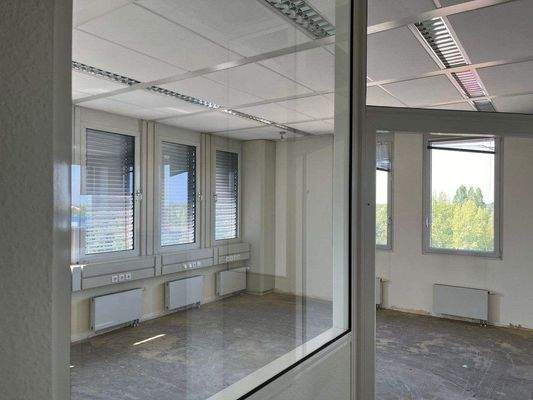 Büroraum im Umbau.jpg
