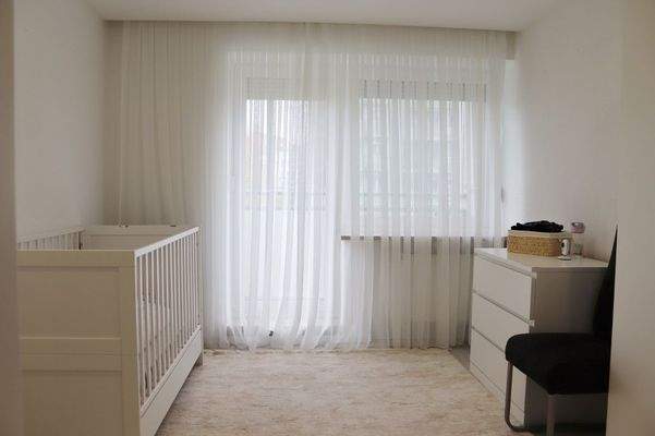 Kinderzimmer 2 mit Balkonzugang