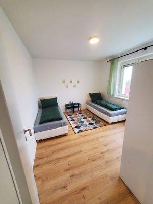 Schlafzimmer mit 2 Betten