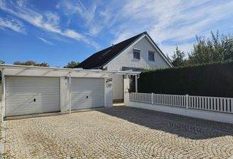 Ansicht Garagen und Eingang