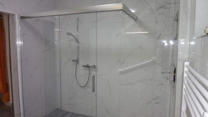 Bad mit Dusche EG