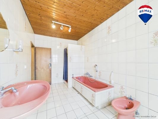 Remax Immobilien DeLux Wadern / Bardenbach Badezimmer