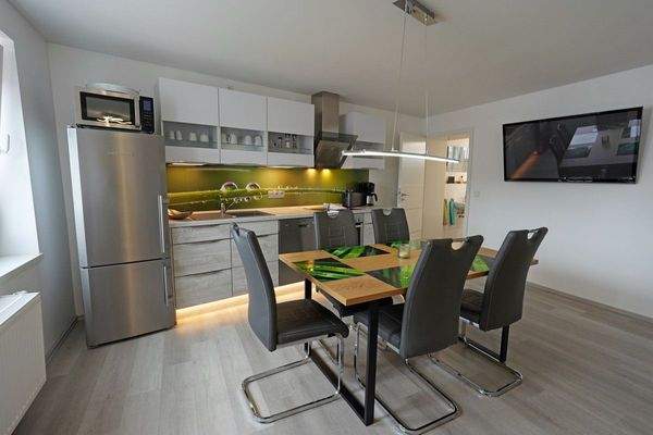 gr. App - Essbereich mit Küche