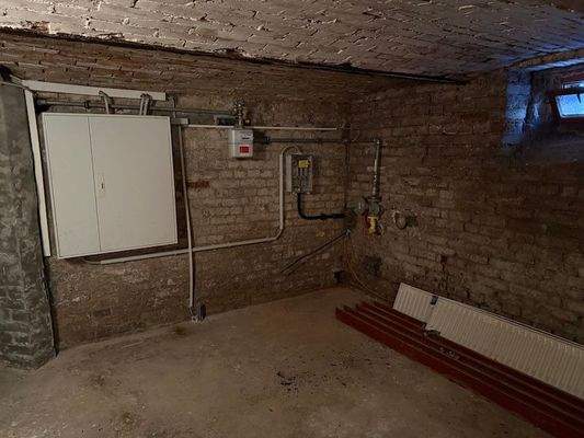 Keller Hausanschlüsse Strom und Gas