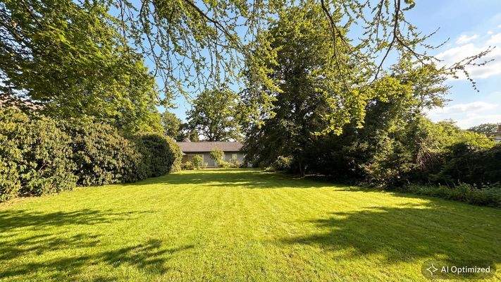 [KI-optimiertes Foto] Ansicht vom hinteren Ende des Gartens