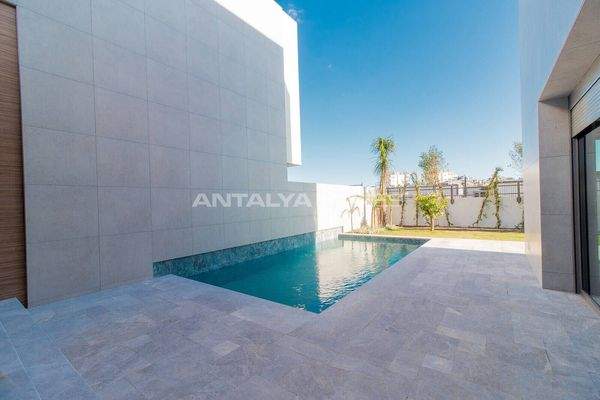 Houses with Private Garden and Pool in Antalya Lara
