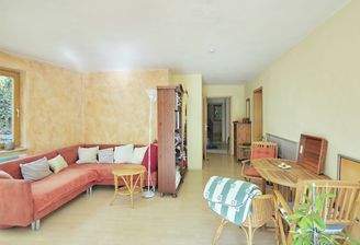 Geräumiges Wohnzimmer