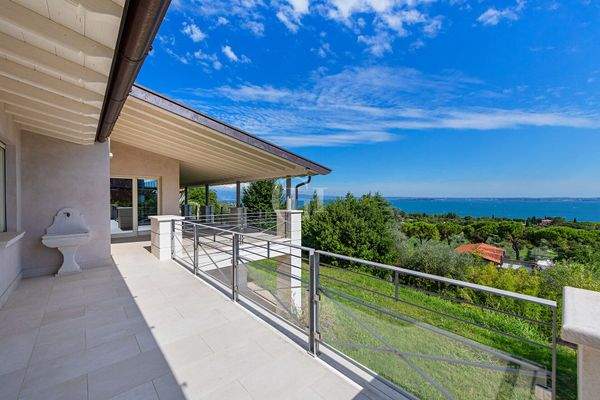 Terrasse mit Seeblick