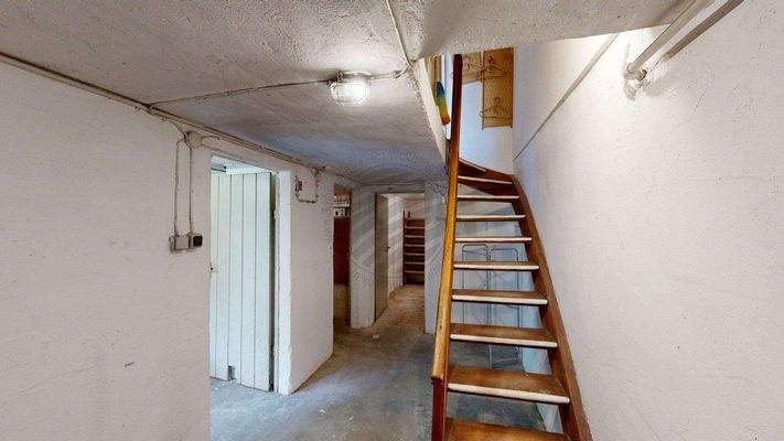 UG Flur Treppe ins EG