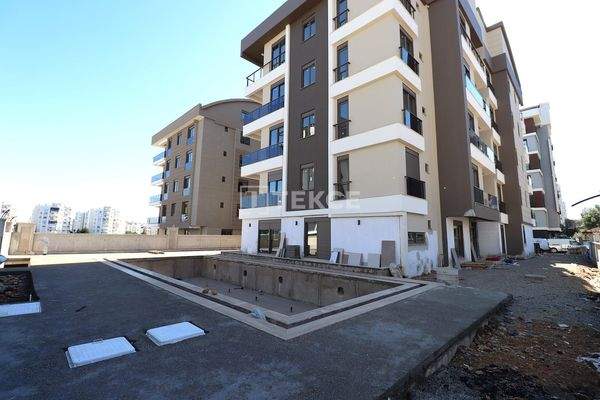 Apartments in a Complex with a Pool and Prime Location in Antalya