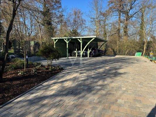 Zufahrt Carport