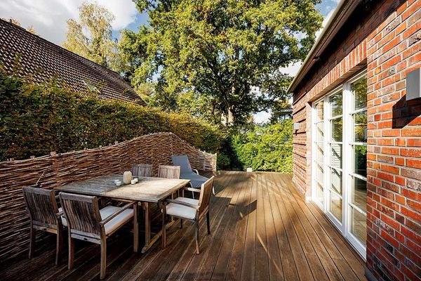 Großzügige Terrasse mit Westausrichtung