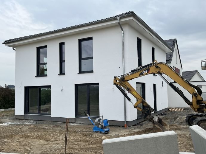 massive attraktive KfW55 Stadtvilla mit großem Grundstück in Sinsheim Dühren