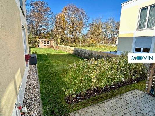 Ansicht I: Seitlicher Blick in den Garten