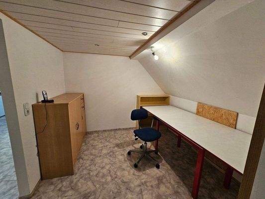 Durchgangszimmer im DG.jpg