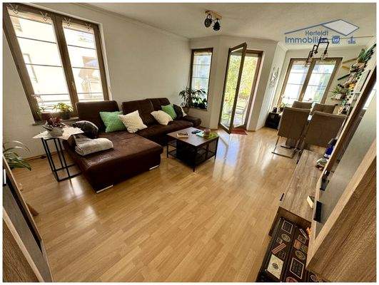 Lichtdurchfluteter Wohn-Ess-Bereich