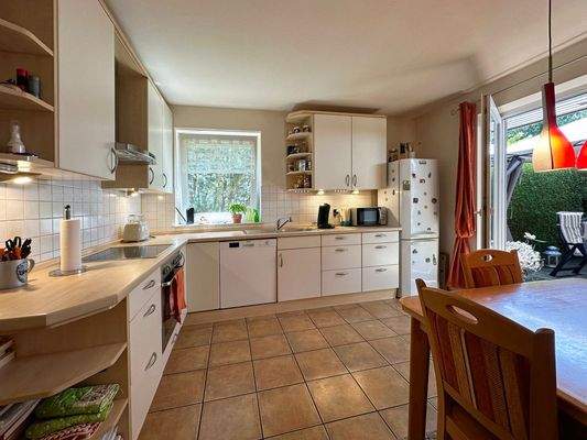 Küche mit Terrassenzugang