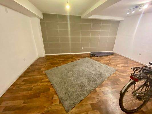 67/ KG: Teilansicht eines Kellerabstellraumes - auch als Partykeller genutzt !