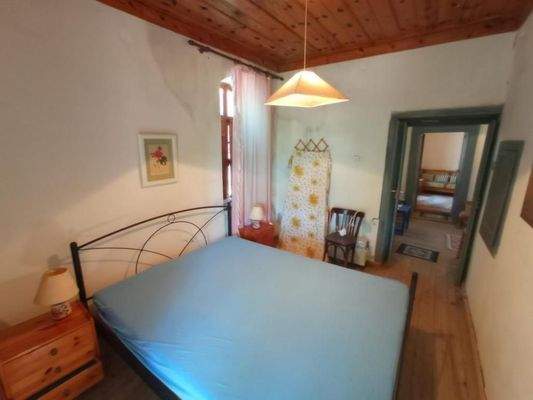 Kreta, Neapoli: Großes Steinhaus mit unvollendetem Gästehaus, Olivenhain und Garten zu verkaufen