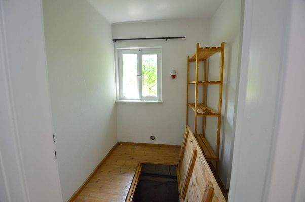 Nebenhaus Abstellraum mit Kriechkellerraum