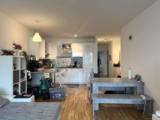 Wohnzimmer mit Küche