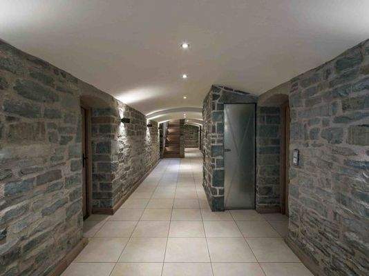 Gewölbekeller mit Natursteinmauern