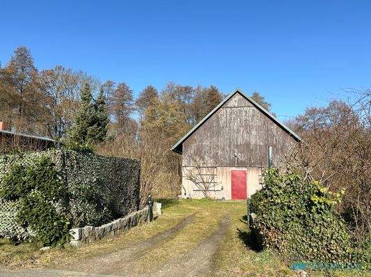 Auffahrt auf das Grundstück