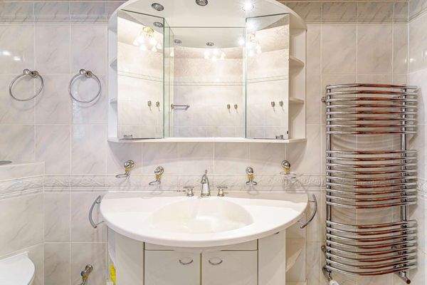 Dusch- und Wannenbad EG