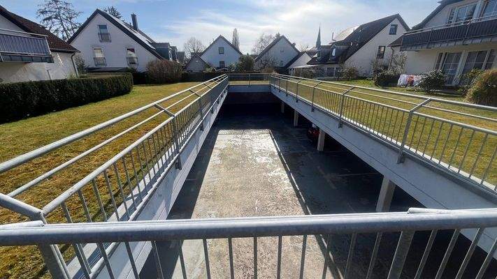 Blick von oben in die Tiefgarage