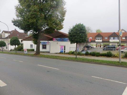 Eckladenlokal mit Strassenblick.JPG