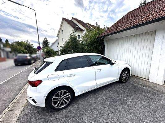 Parkplatz/Garage